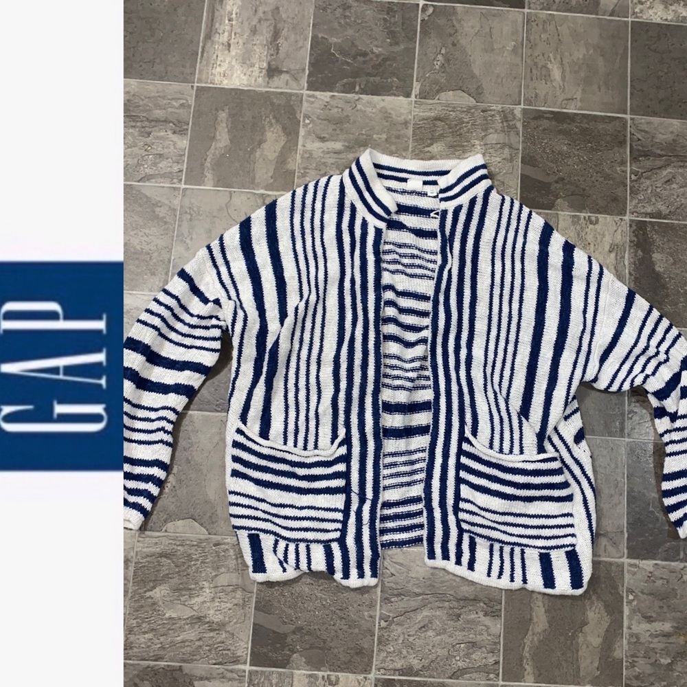 ✨GAP Striped Sweater With Pockets✨